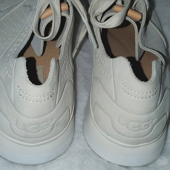 UGG Tye Sneaker Size Women's 8 - Picture 7 of 14